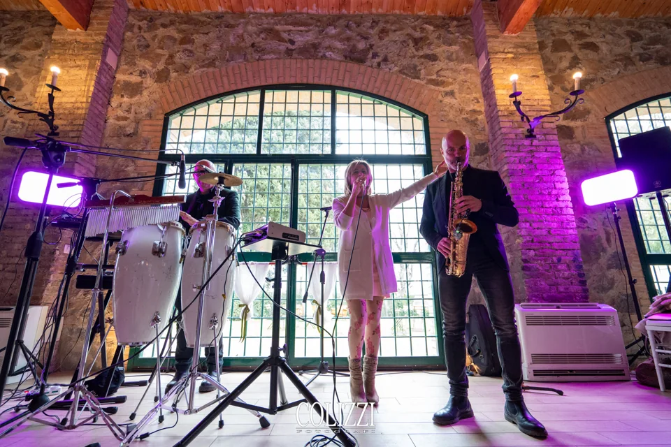 Everglades Band: musica live con voce, sax e percussioni